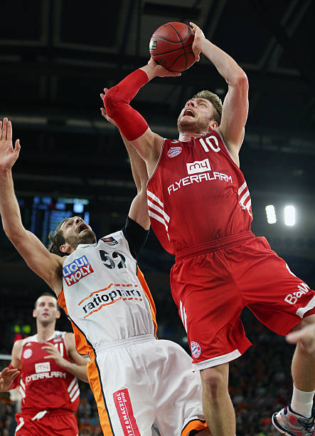 通过精确的 通过精确的