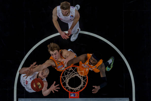 际赛事中逐 际赛事中逐